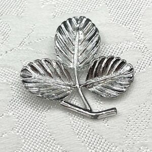 Vintage 1971 Sarah Coventry "Silverwood" Three Leaf Silver Tone Brooch